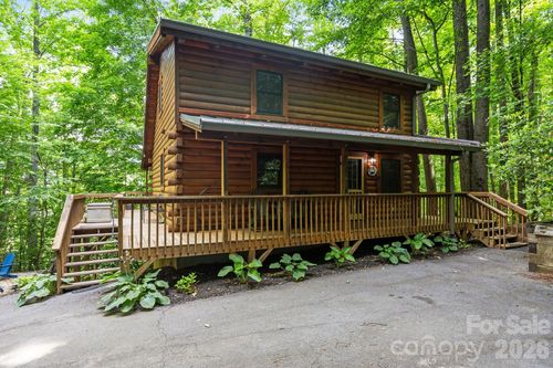 83 Log Cabin Dr, Maggie Valley, NC, 28751-8612 | Card Image