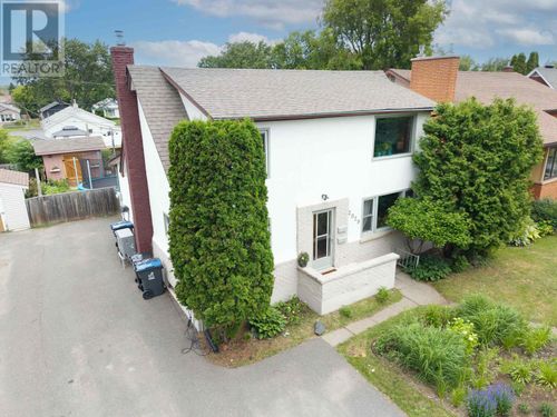 2029 Hamilton Ave, Thunder Bay, ON, P7E4Y3 | Card Image