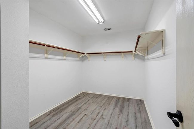 The master bedroom has n enormrous closet | Image 19