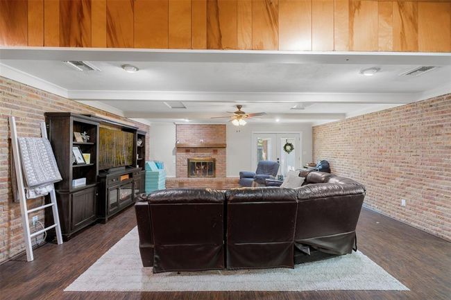 617 Melody Ln, House other with 3 bedrooms, 3 bathrooms and 2 parking in Eagle Lake TX | Image 16