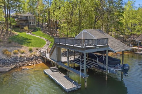 145 Channelview Dr, Moneta, VA, 24121-5007 | Card Image