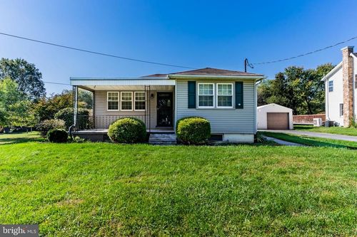 2042 Locust Ln, HUMMELSTOWN, PA, 17036-8715 | Card Image