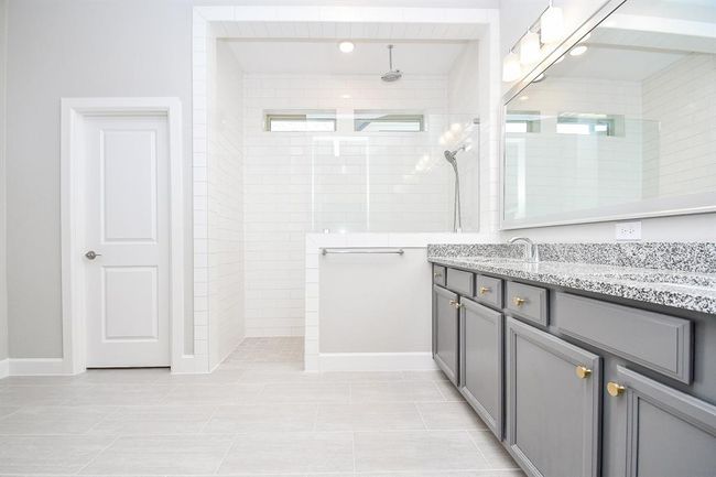 Primary bath | Image 20