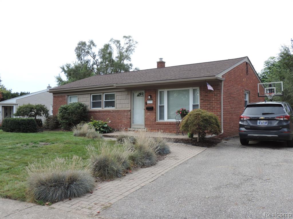 Winthrop St, Shelby Township, MI 48317