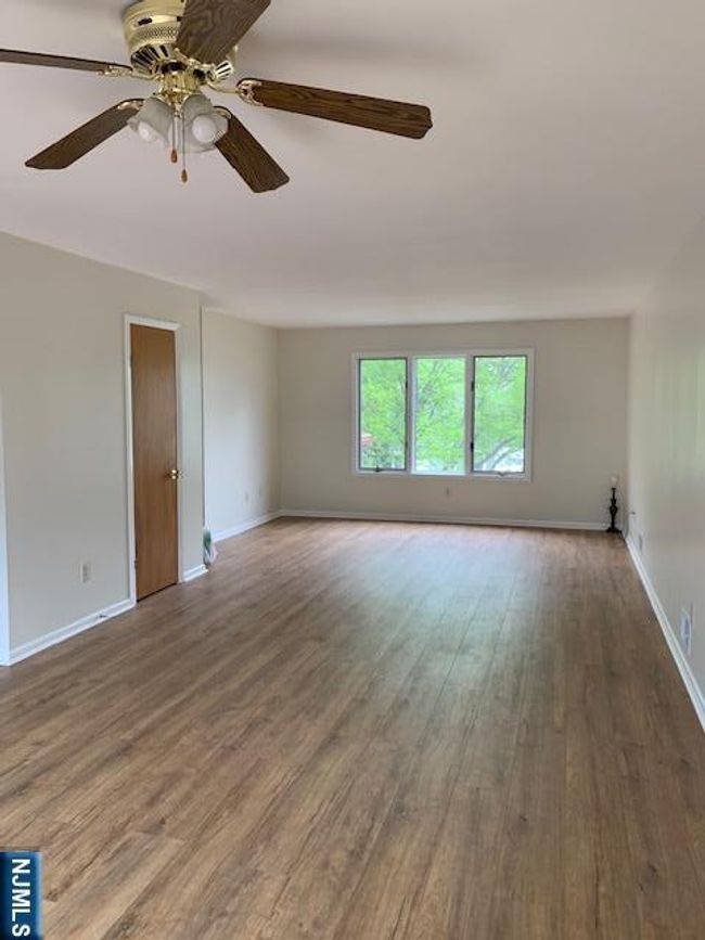 678 Broad St, Townhouse with 2 bedrooms, 3 bathrooms and null parking in Clifton NJ | Image 5