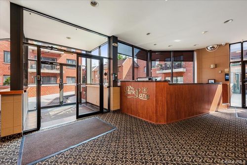 apt-206-99 S Park Ave, Rockville Centre, NY, 11570-6149 | Card Image