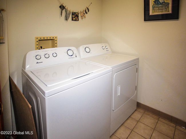 SEPARATE LAUNDRY ROOM | Image 23