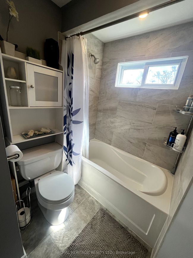 681 Athol St E, House attached with 4 bedrooms, 2 bathrooms and 5 parking in Oshawa ON | Image 24