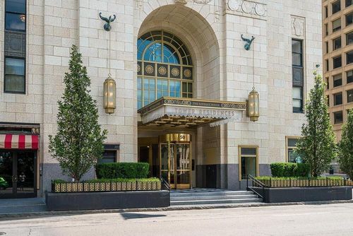 2203-50 W Broad St, Columbus, OH, 43215-3301 | Card Image