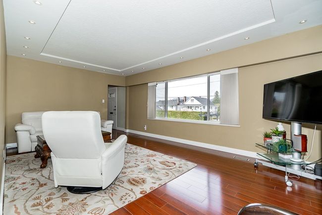 6830 Curtis Street, House other with 5 bedrooms, 4 bathrooms and 4 parking in Burnaby BC | Image 4