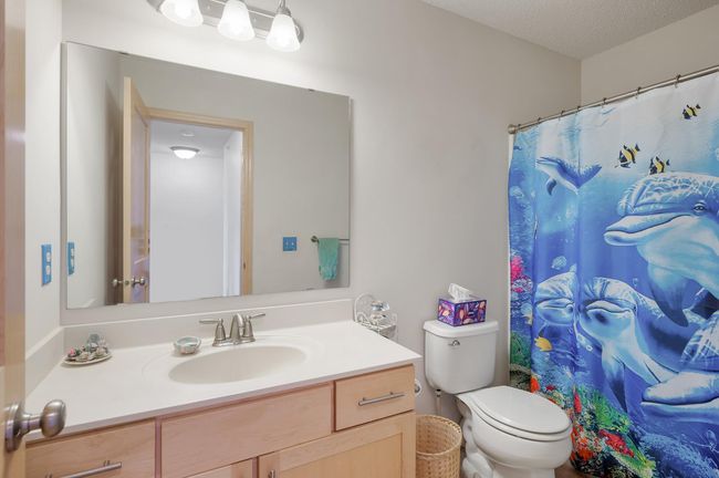 Upper level full bath. | Image 17