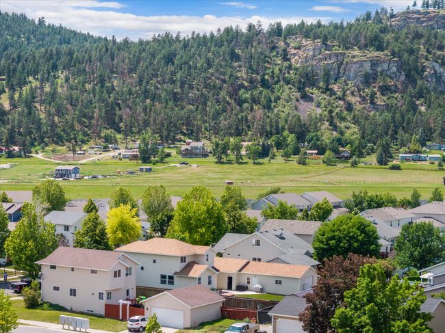 Aerial perspective of community area with view of Lone Pine Mountain | Image 40