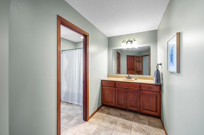 Upper Level Full Bath | Image 35