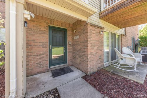 81-523 Brookfield Dr, Westland, MI, 48185-3833 | Card Image