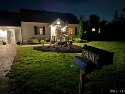 5458 Tonawanda Creek Road, House other with 3 bedrooms, 2 bathrooms and null parking in Pendleton NY | Image 2