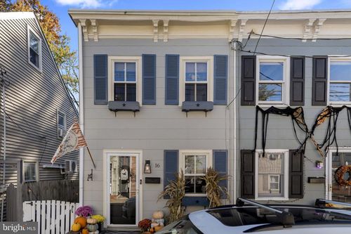 16 Thompson St, BORDENTOWN, NJ, 08505-1324 | Card Image