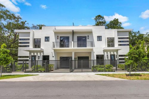 3224 Elizabeth St, Miami, FL, 33133-5033 | Card Image