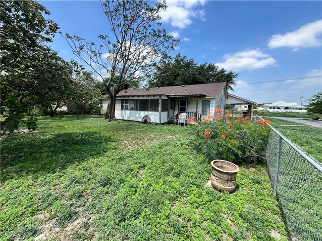 306 N Texas Ave, House other with 4 bedrooms, 2 bathrooms and null parking in Freer TX | Image 9