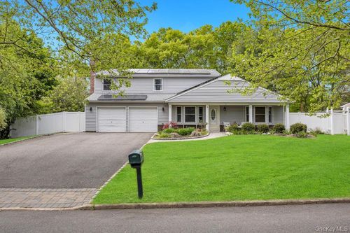 6 Grand Canyon Ln, Coram, NY, 11727-2016 | Card Image