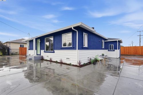 9709 Coral Rd, Oakland, CA, 94603-1019 | Card Image