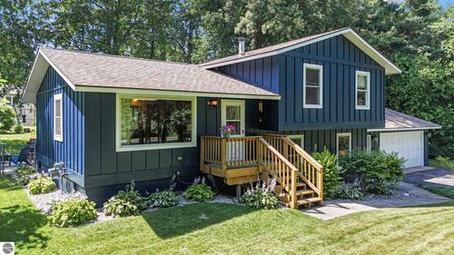 6341 Applewood Ln, Williamsburg, MI, 49690-9725 | Card Image