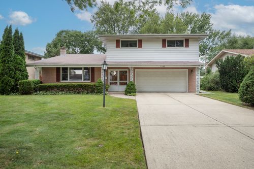 1400 E Ironwood Dr, Mount Prospect, IL, 60056-1524 | Card Image