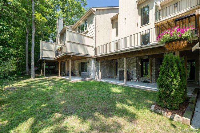 50-1105-Ivyglen-Cir-Bloomfield-Hills-MI-48304-WindowStill-62.jpg | Image 47