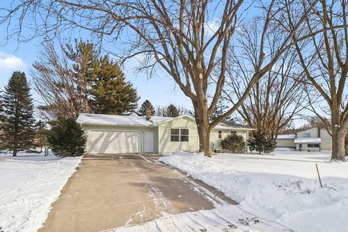 211 Meadow Ln, New Prague, MN, 56071-1942 | Card Image