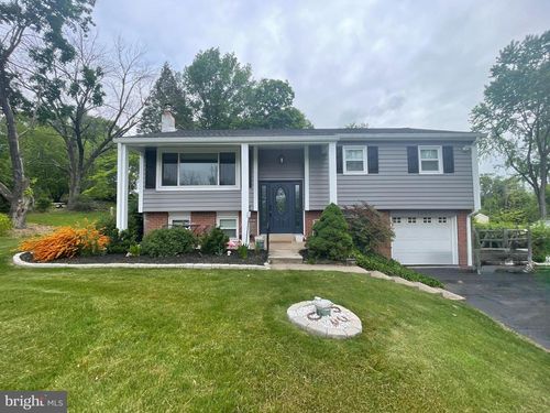 1669 Briarwood Ln, POTTSTOWN, PA, 19464-2570 | Card Image