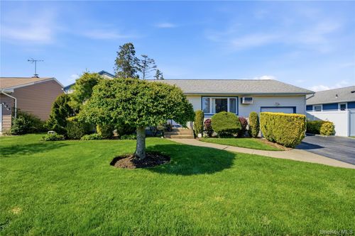 3 Lenore Ave, Hicksville, NY, 11801-5928 | Card Image