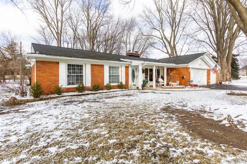 2020 Charnwood Dr, Troy, MI, 48098-2204 | Card Image