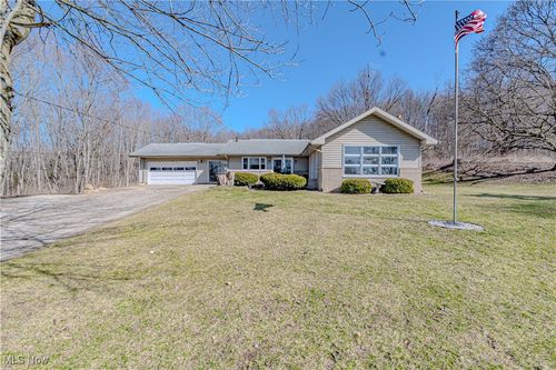 8129 Cindell St Se, East Canton, OH, 44730-9596 | Card Image