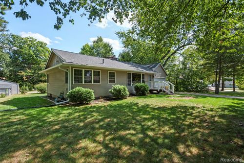 577 Bagley St, Lake Orion, MI, 48362-3362 | Card Image