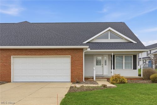 2735 Doral Cir Se, Massillon, OH, 44646-7436 | Card Image