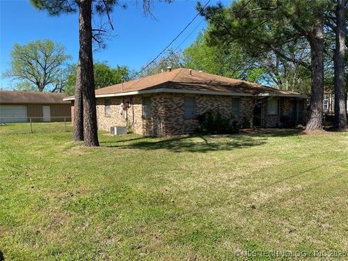 205 W Washington Ave, Calera, OK, 74730-2407 | Card Image