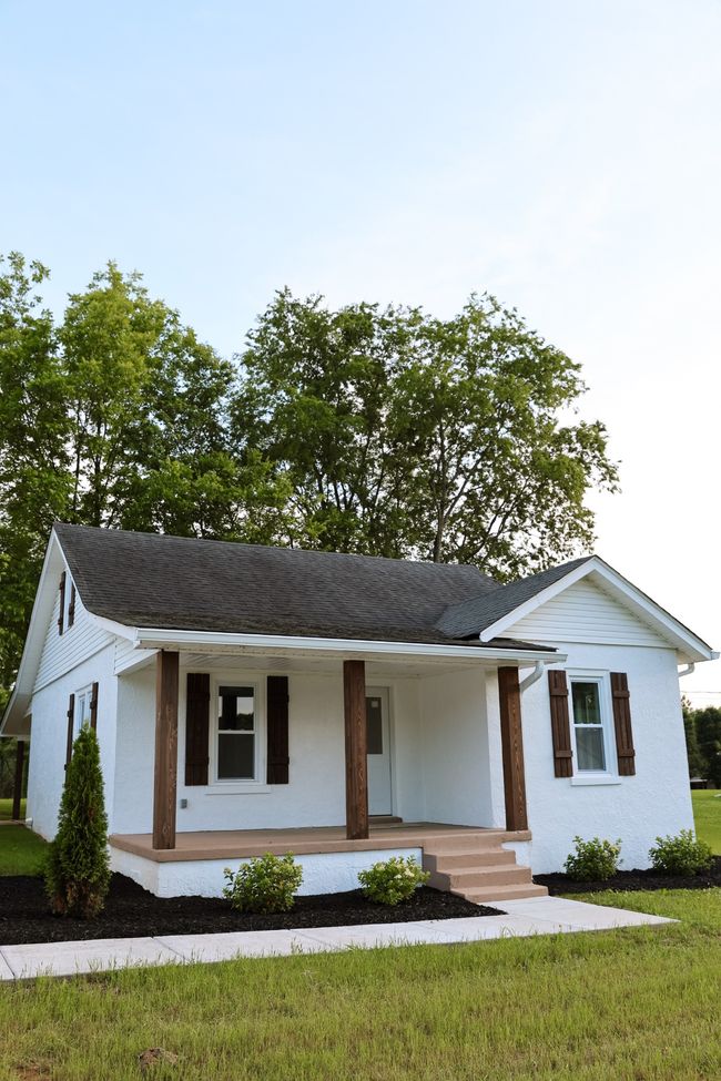 402 W Commerce St, House other with 3 bedrooms, 1 bathrooms and null parking in Loretto TN | Image 4