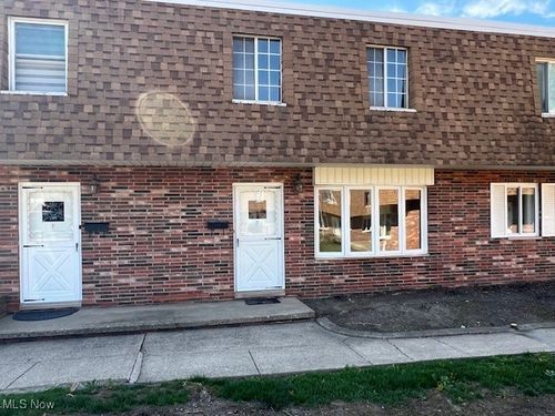 6482 Concord Dr, Parma, OH, 44134 | Card Image