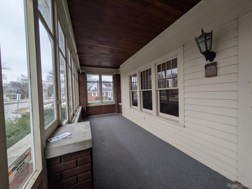 1622 E Court St, Flint, MI, 48503-5307 | Card Image