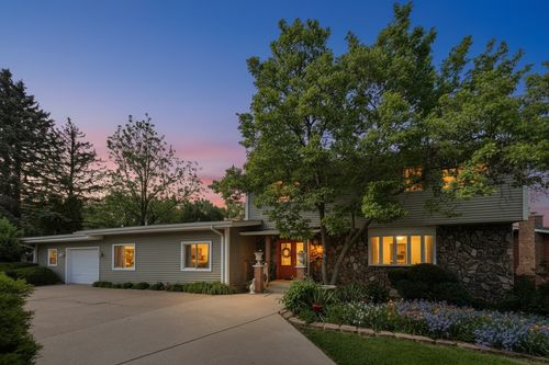 2004 Sprucewood Ln, Lindenhurst, IL, 60046-9244 | Card Image