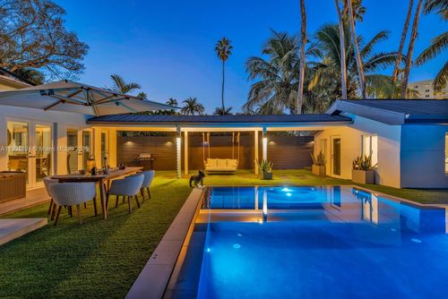 901 Nw 7th Street Rd, Miami, FL, 33136-3027 | Card Image