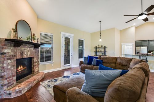 212 Christine Ln, Liberty Hill, TX, 78642-4609 | Card Image