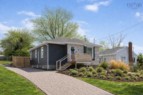 9 Tupper St, Dartmouth, NS, B2Y2G5 | Card Image