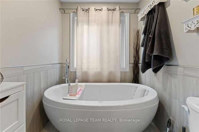 6 Noble Cres, House other with 3 bedrooms, 3 bathrooms and 6 parking in Petawawa ON | Image 16