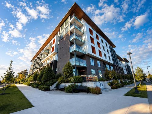 w213-10828 139a St, Surrey, BC, V3R0H3 | Card Image