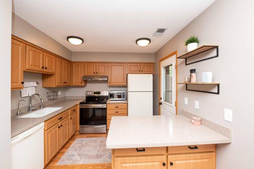 7782 Rimbley Rd, Woodbury, MN, 55125-4026 | Card Image