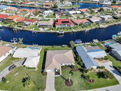 390 Capri Isles Court, House other with 3 bedrooms, 2 bathrooms and null parking in Punta Gorda FL | Image 3