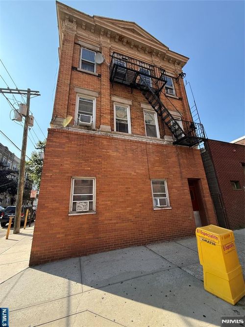 6201 Hudson Avenue, West New York, NJ, 07093 | Card Image