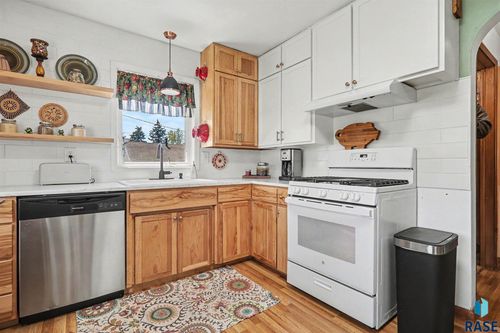 1605 E Russell St Street, Sioux Falls, SD, 57103 | Card Image
