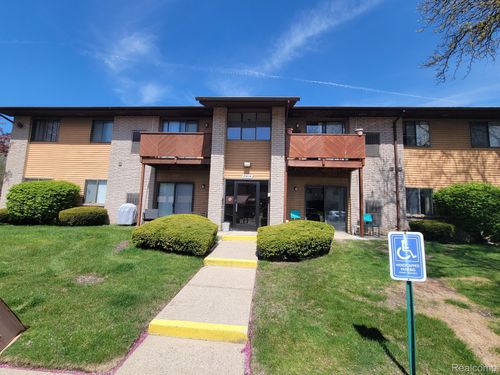 203-7414 Manor Cir, Westland, MI, 48185-2040 | Card Image