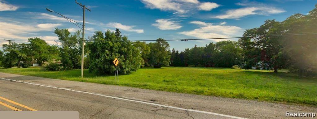 5666 Auburn Rd, Shelby Twp, MI 48317